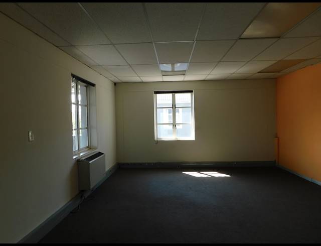 185M² OFFICE TO LET IN HYDE PARK